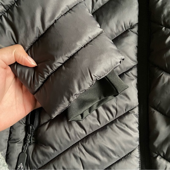 NWT Packable Jacket - Picture 5 of 7